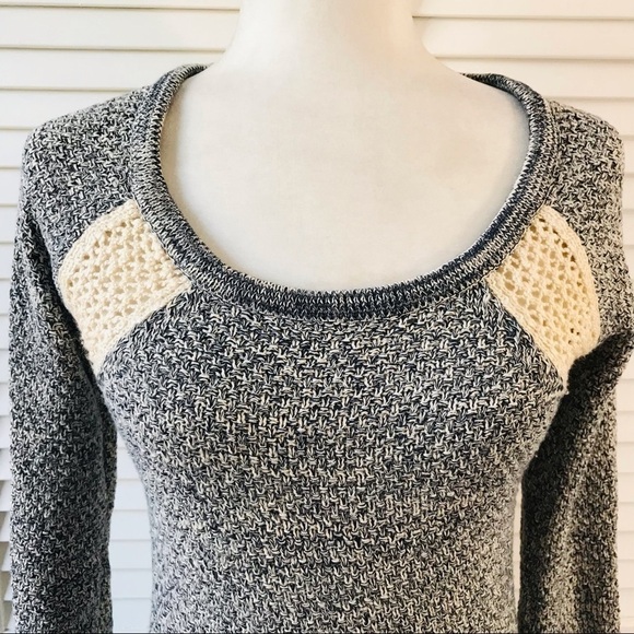 2/$25 PINK ROSE Blue Cream Scoop Neck Sweater Size Small - Picture 4 of 9